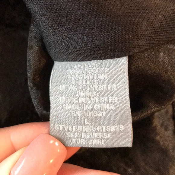 Beautiful lace stitched crop top - Picture 4 of 4